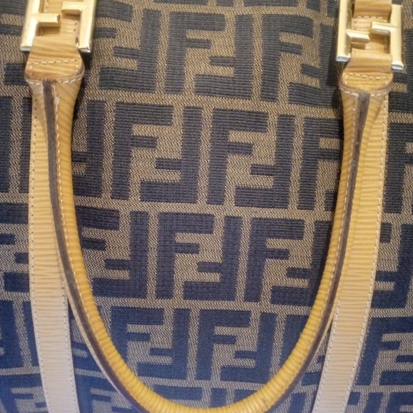 Fendi duffle bag - Picture 4 of 16